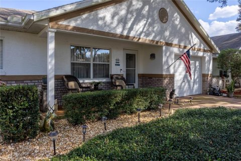 House in Ocala, Florida 2 bedrooms, 139.54 sq.m. № 1560011 - photo 1