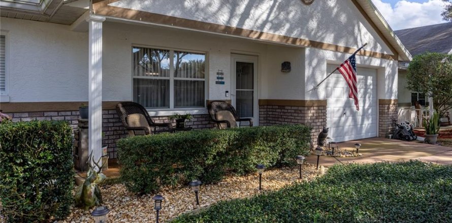 House in Ocala, Florida 2 bedrooms, 139.54 sq.m. № 1560011