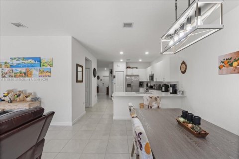 Touwnhouse à vendre à Homestead, Floride: 4 chambres, 169.08 m2 № 2059767 - photo 11