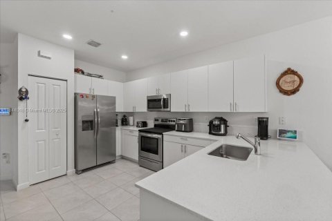 Touwnhouse à vendre à Homestead, Floride: 4 chambres, 169.08 m2 № 2059767 - photo 8