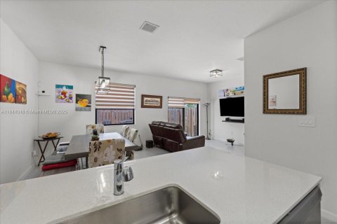 Touwnhouse à vendre à Homestead, Floride: 4 chambres, 169.08 m2 № 2059767 - photo 10