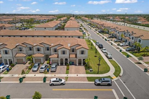 Touwnhouse à vendre à Homestead, Floride: 4 chambres, 169.08 m2 № 2059767 - photo 2