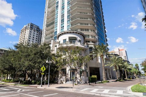 Condominio en Tampa, Florida, 2 dormitorios № 2199297