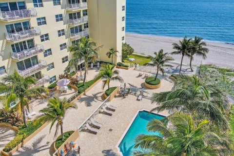 Condo in Boca Raton, Florida, 2 bedrooms  № 1096386 - photo 1