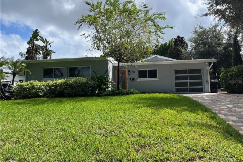 House in Orlando, Florida 3 bedrooms, 140.93 sq.m. № 2370705
