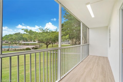 Condo in Pembroke Pines, Florida, 2 bedrooms  № 1838746 - photo 1
