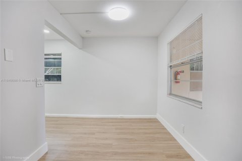 Condo in Pembroke Pines, Florida, 2 bedrooms  № 1838746 - photo 6