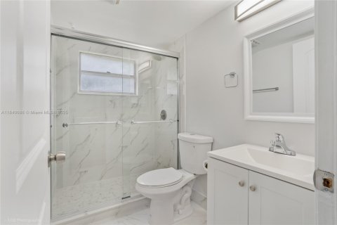 Condo in Pembroke Pines, Florida, 2 bedrooms  № 1838746 - photo 10