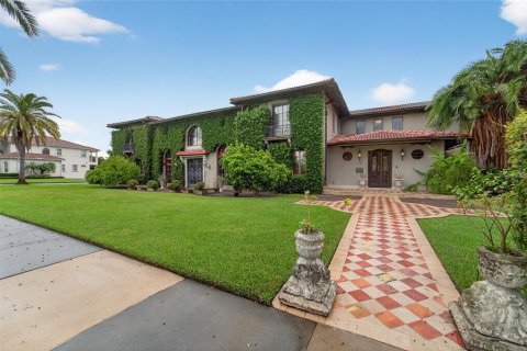 Купить виллу или дом в Тампа, Флорида 12 комнат, 729.65м2, № 1913497 - фото 4