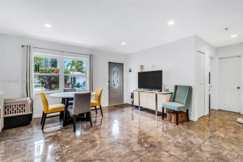 Casa en alquiler en Tamarac, Florida, 3 dormitorios, 121.89 m2 № 2056041 - foto 3