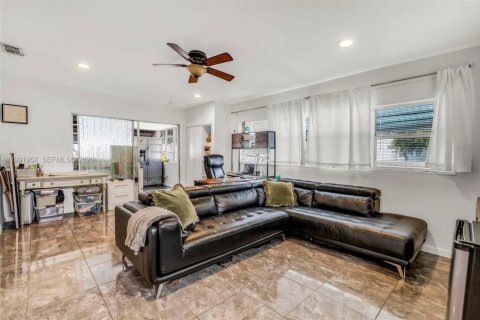 Casa en alquiler en Tamarac, Florida, 3 dormitorios, 121.89 m2 № 2056041 - foto 8