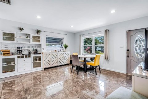 Casa en alquiler en Tamarac, Florida, 3 dormitorios, 121.89 m2 № 2056041 - foto 2