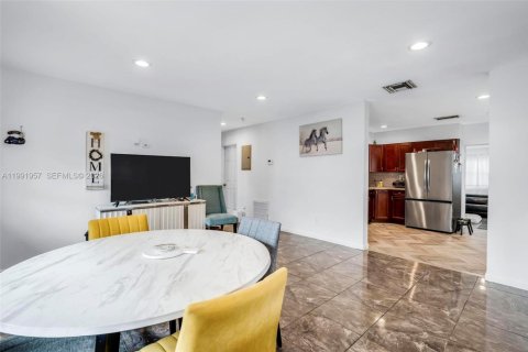 Casa en alquiler en Tamarac, Florida, 3 dormitorios, 121.89 m2 № 2056041 - foto 4