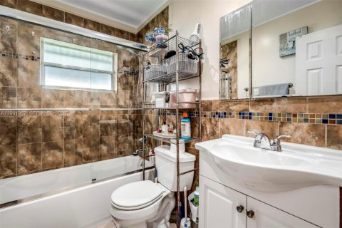 Casa en alquiler en Tamarac, Florida, 3 dormitorios, 121.89 m2 № 2056041 - foto 13