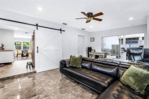 Casa en alquiler en Tamarac, Florida, 3 dormitorios, 121.89 m2 № 2056041 - foto 11