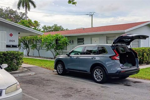 Propiedad comercial en venta en Fort Lauderdale, Florida, 257.15 m2 № 1838639 - foto 8