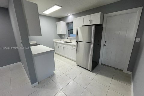Propiedad comercial en venta en Fort Lauderdale, Florida, 257.15 m2 № 1838639 - foto 29