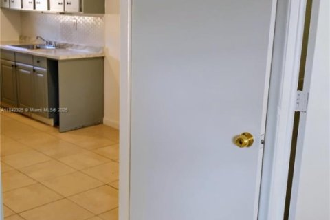 Propiedad comercial en venta en Fort Lauderdale, Florida, 257.15 m2 № 1838639 - foto 21