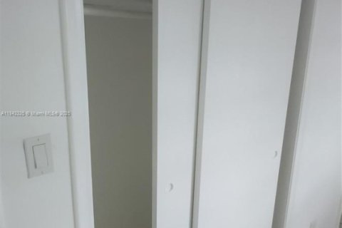 Propiedad comercial en venta en Fort Lauderdale, Florida, 257.15 m2 № 1838639 - foto 16