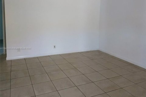 Propiedad comercial en venta en Fort Lauderdale, Florida, 257.15 m2 № 1838639 - foto 22