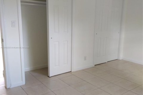 Propiedad comercial en venta en Fort Lauderdale, Florida, 257.15 m2 № 1838639 - foto 23