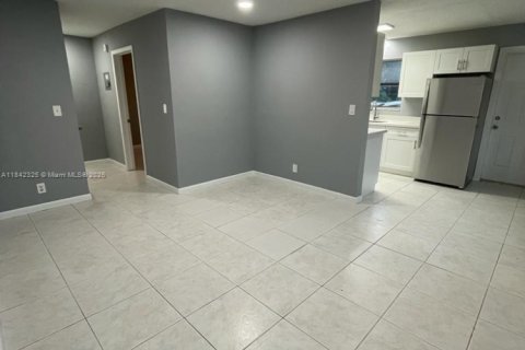 Propiedad comercial en venta en Fort Lauderdale, Florida, 257.15 m2 № 1838639 - foto 26
