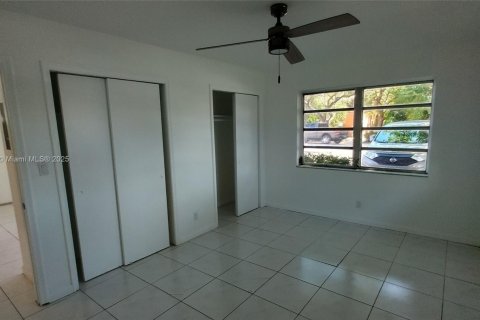 Propiedad comercial en venta en Fort Lauderdale, Florida, 257.15 m2 № 1838639 - foto 12