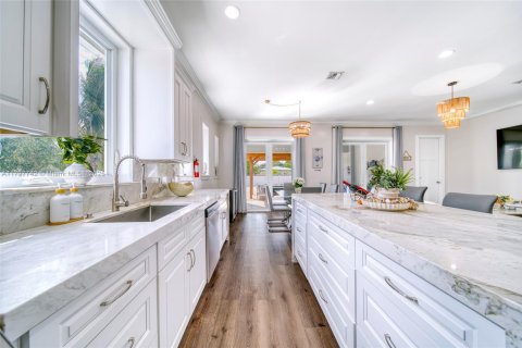 Villa ou maison à vendre à Dania Beach, Floride: 3 chambres, 206.8 m2 № 2077619 - photo 13