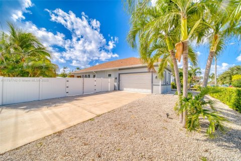 Villa ou maison à vendre à Dania Beach, Floride: 3 chambres, 206.8 m2 № 2077619 - photo 3