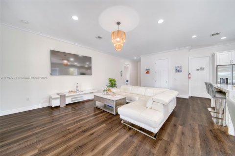 Villa ou maison à vendre à Dania Beach, Floride: 3 chambres, 206.8 m2 № 2077619 - photo 11