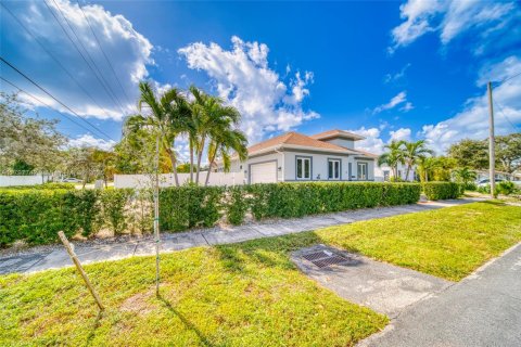 Villa ou maison à vendre à Dania Beach, Floride: 3 chambres, 206.8 m2 № 2077619 - photo 2