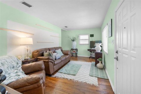 House in Gainesville, Florida 4 bedrooms, 116.31 sq.m. № 2224663 - photo 6