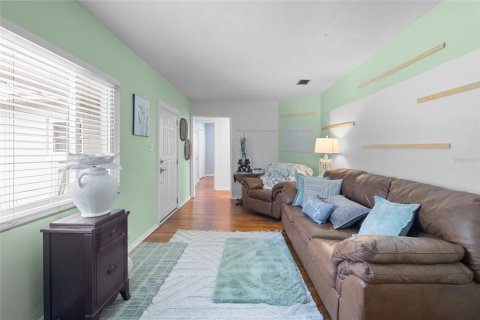 House in Gainesville, Florida 4 bedrooms, 116.31 sq.m. № 2224663 - photo 8
