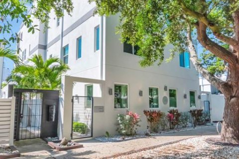 Touwnhouse à Saint Petersburg, Floride 3 chambres, 250.84 m2 № 2317305