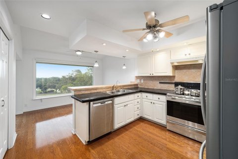 House in Lady Lake, Florida 3 bedrooms, 203.46 sq.m. № 1436908 - photo 4