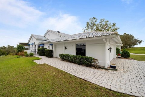 House in Lady Lake, Florida 3 bedrooms, 203.46 sq.m. № 1436908 - photo 9