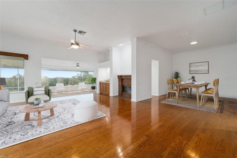 House in Lady Lake, Florida 3 bedrooms, 203.46 sq.m. № 1436908 - photo 2