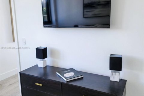 Condominio en venta en Miami, Florida, 3 dormitorios, 133.31 m2 № 1944492 - foto 10