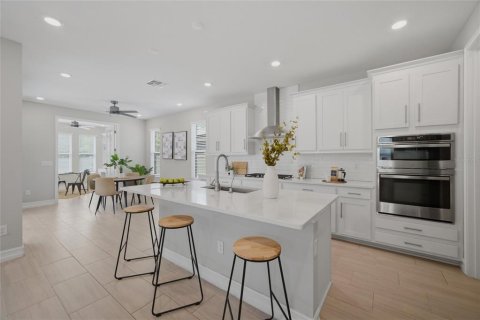 House in ESTANCIA

 in Wesley Chapel, Florida 4 bedrooms, 295.06 sq.m. № 2225491 - photo 9