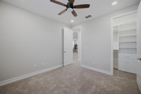 House in ESTANCIA

 in Wesley Chapel, Florida 4 bedrooms, 295.06 sq.m. № 2225491 - photo 17
