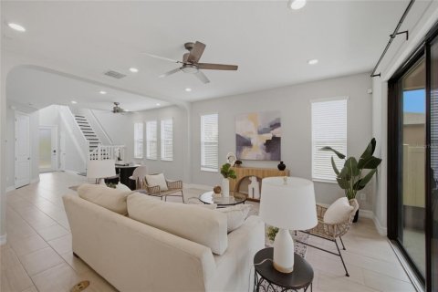 House in ESTANCIA

 in Wesley Chapel, Florida 4 bedrooms, 295.06 sq.m. № 2225491 - photo 15