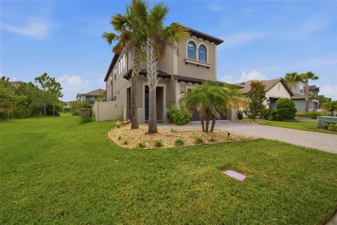 House in ESTANCIA

 in Wesley Chapel, Florida 4 bedrooms, 295.06 sq.m. № 2225491 - photo 7