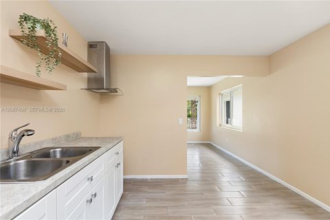 Casa en venta en Lake Worth, Florida, 2 dormitorios, 73.39 m2 № 2376348 - foto 14