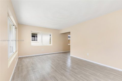 Casa en venta en Lake Worth, Florida, 2 dormitorios, 73.39 m2 № 2376348 - foto 4