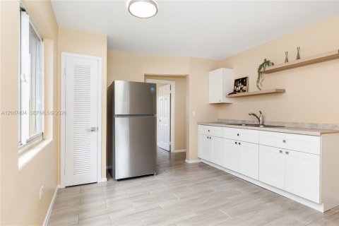 Casa en venta en Lake Worth, Florida, 2 dormitorios, 73.39 m2 № 2376348 - foto 9