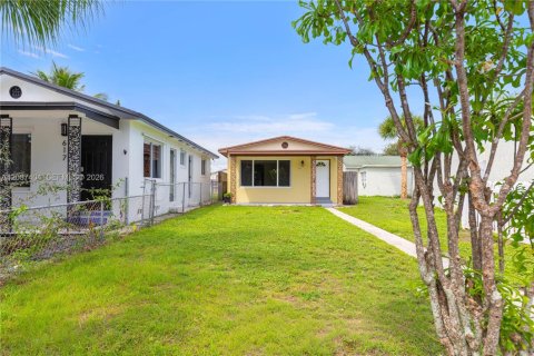 Casa en venta en Lake Worth, Florida, 2 dormitorios, 73.39 m2 № 2376348 - foto 2