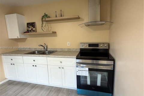 Casa en venta en Lake Worth, Florida, 2 dormitorios, 73.39 m2 № 2376348 - foto 29