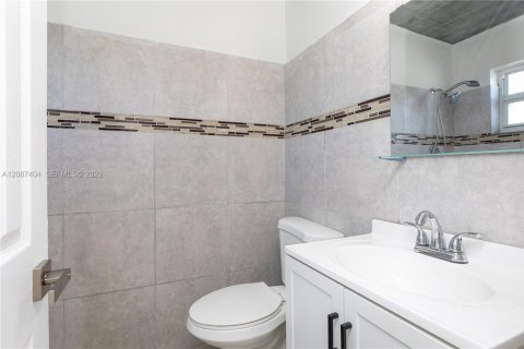 Casa en venta en Lake Worth, Florida, 2 dormitorios, 73.39 m2 № 2376348 - foto 19
