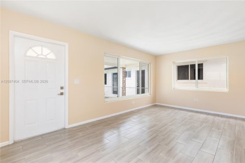 Casa en venta en Lake Worth, Florida, 2 dormitorios, 73.39 m2 № 2376348 - foto 6