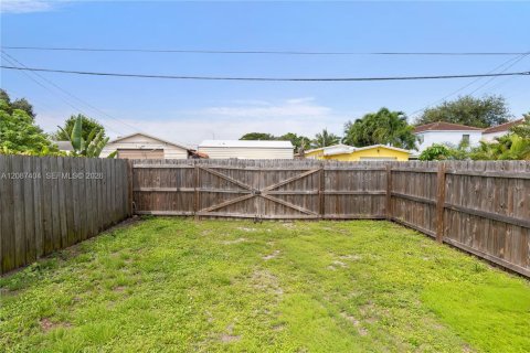 Casa en venta en Lake Worth, Florida, 2 dormitorios, 73.39 m2 № 2376348 - foto 24
